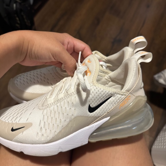 Women's Nikes 270 Dessert sand - Picture 2 of 3